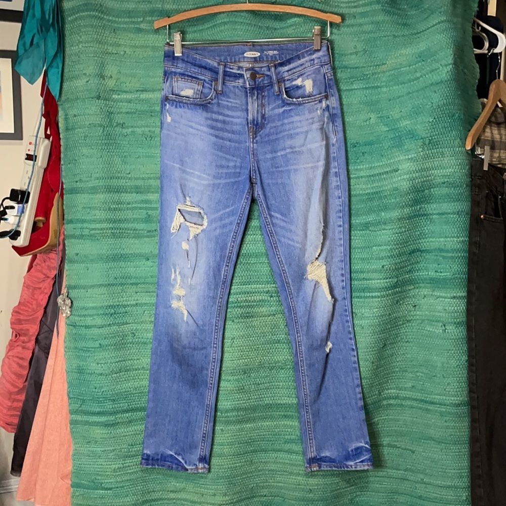 Cute Old Navy distressed jeans -The power Jean